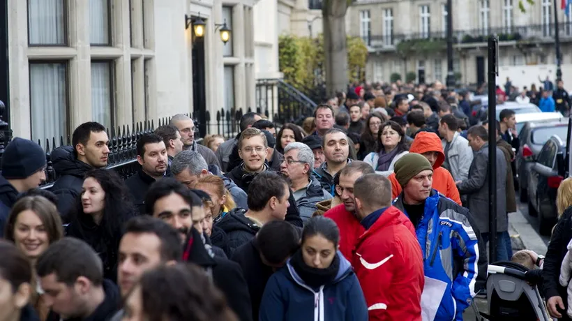 Votul în diaspora: Coadă de sute de oameni în Londra; zeci de români așteaptă la Oslo și Copenhaga