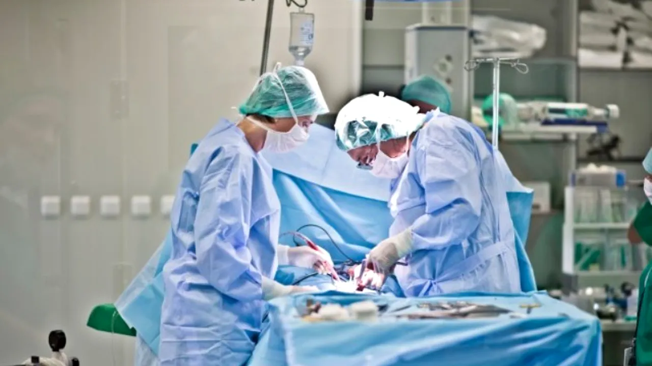 Un copil de 7 ani, operat la piciorul sănătos