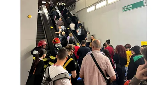 Momente de groază în metrou! Călătorii au forțat ușile: „Acest fapt a condus la blocarea trenului în tunel”