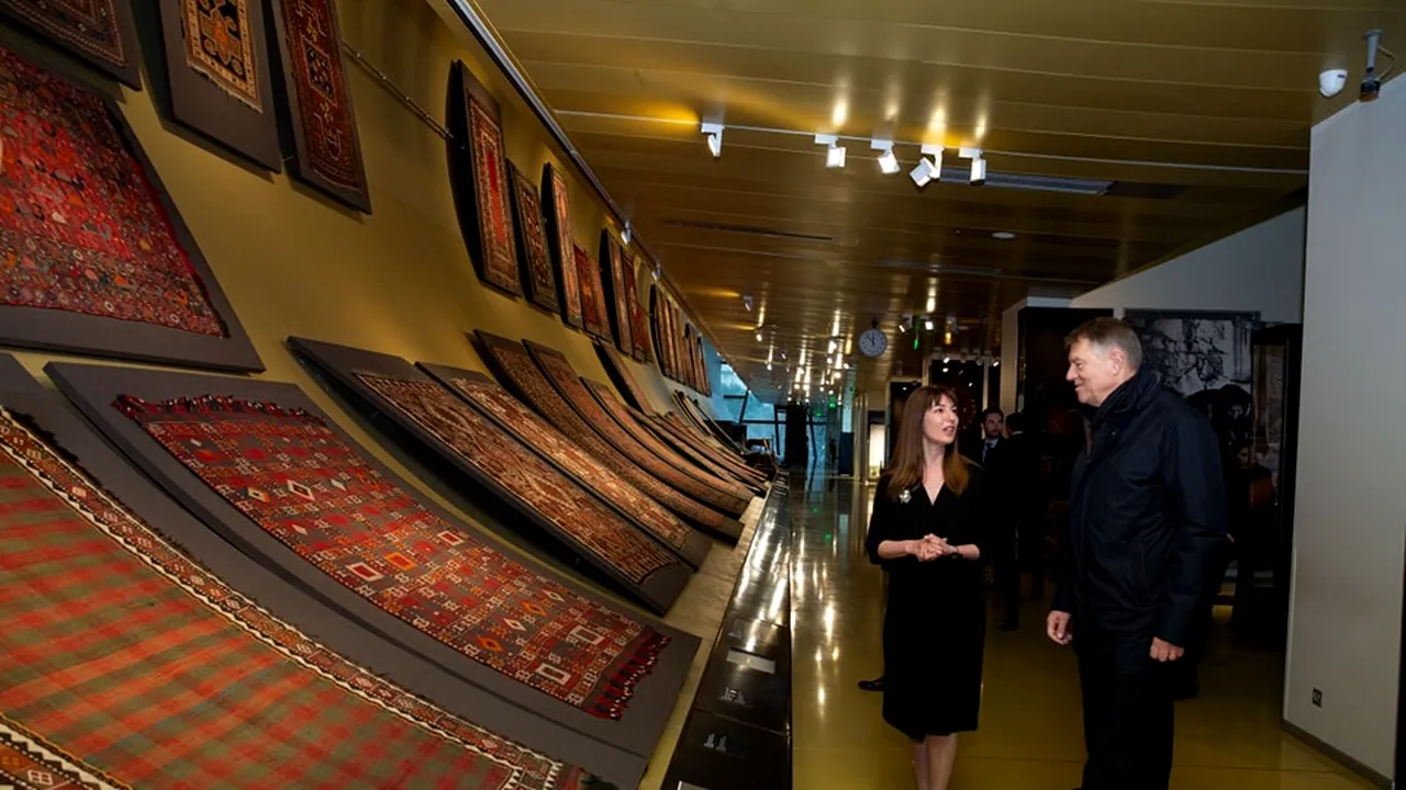 GALERIE FOTO. Klaus Iohannis, în vizită la Muzeul Covorului din capitala Azerbaidjanului