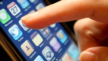 Twitter ar putea împrumuta mai multe sute de milioane de dolari, înainte de listarea la bursă