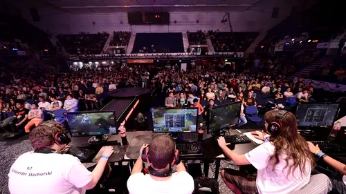 Pasionații de jocuri pe calculator și-au dat întâlnire la DreamHack 2013
