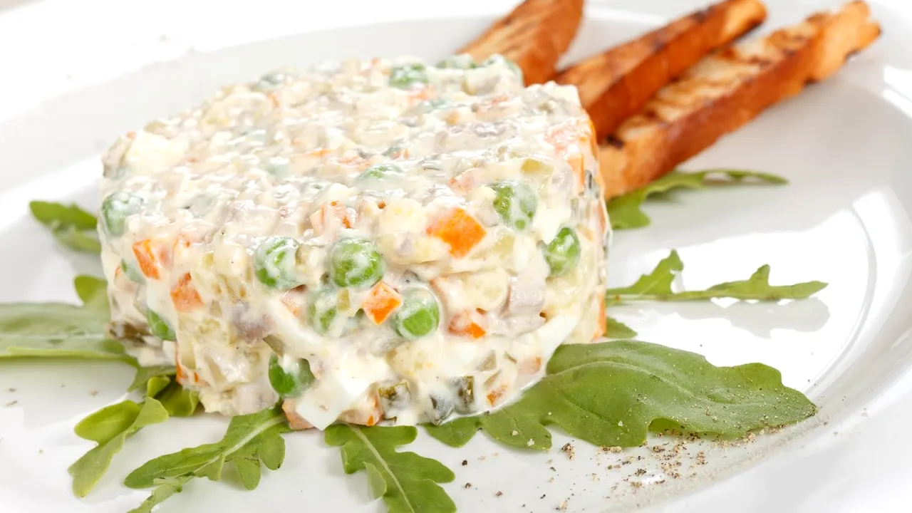 „Salată rusească la Summit-ul NATO?”. Oficialii și jurnaliștii de la eveniment, amuzați de meniu