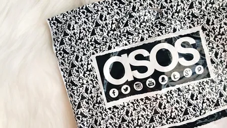 Nu se poate așa ceva! Ce a primit un tânăr de 21 de ani, după ce a a comandat o pereche de pantaloni prin ASOS