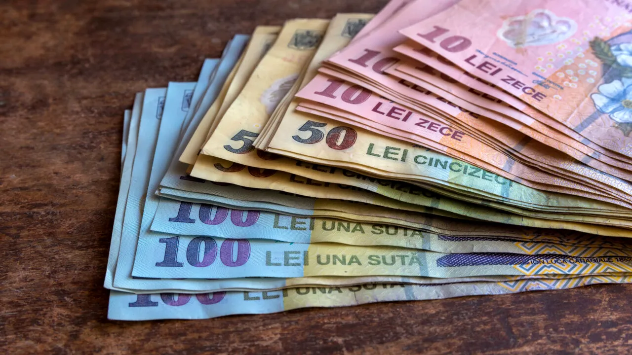 Românii scot tot mai mulți bani din buzunare pentru a trăi. Costurile unei familii în 2025 s-au mărit