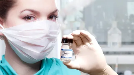 Recomandare făcută de Ministerul Sănătăţii: „Dacă beți 1-3 unități de alcool, nu amânați vaccinarea”