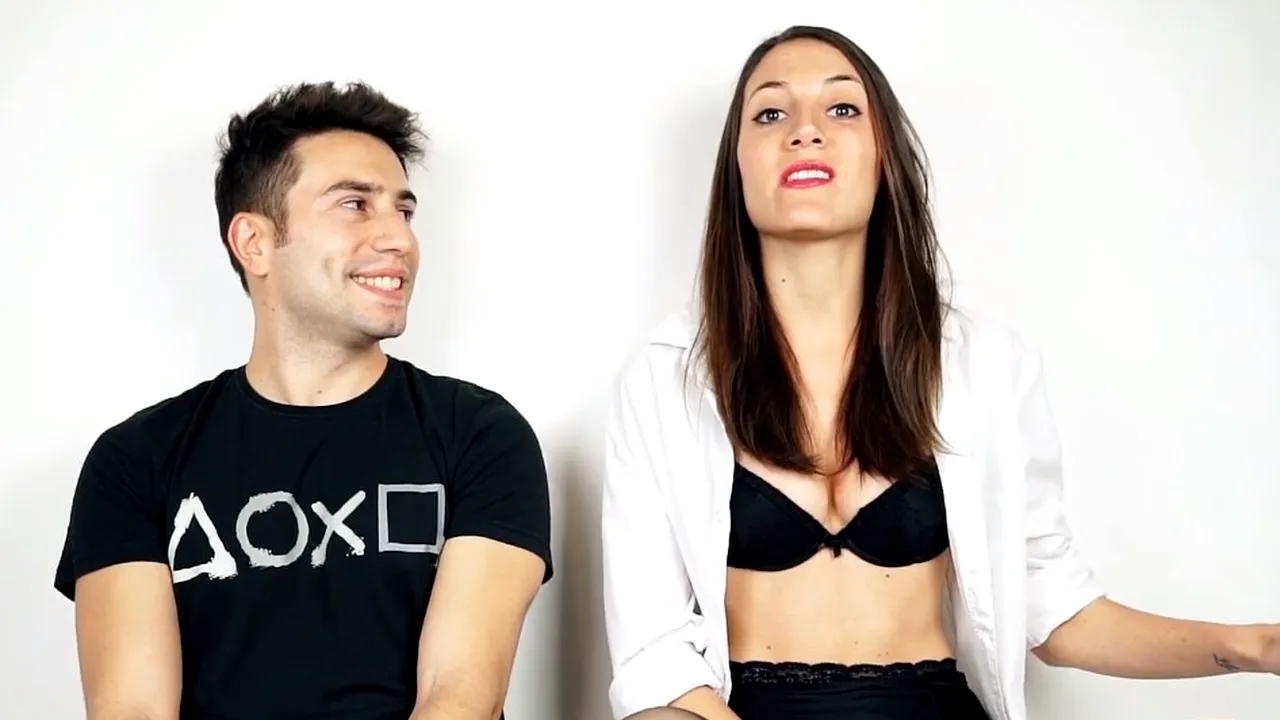 Doi foști angajați ai unei companii de IT călătoresc în jurul lumii cu banii câștigați de pe urma clipurilor video cu scenele lor de amor. Au fost și în România