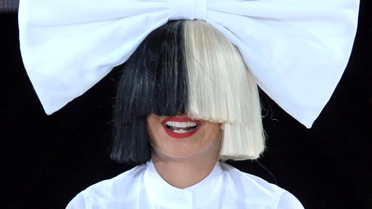 Celebra cântăreață Sia, gest incredibil: a publicat o poză nud cu ea, pentru ca paparazzii să nu obțină niciun ban