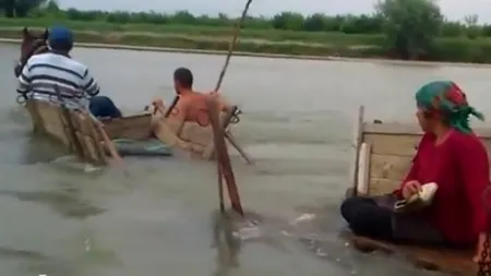 Scene incredibile în Dolj. Un bărbat a filmat,  fără a interveni, doi oameni care se înecau. Motivul pentru care tot el a depus plângere la Poliție