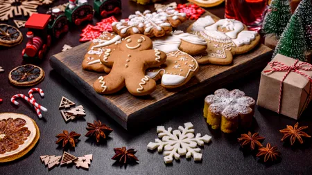 Forfotă în băcănii și cofetării: Românii fac zeci de COMENZI zilnic pentru mesele de sărbători