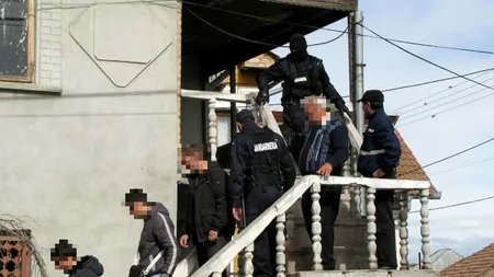 Percheziții în București și trei județe, fiind vizate 23 de persoane care au prejudiciat zeci de bănci cu 800.000 de lei