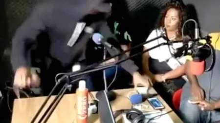 Se fură ca-n codru! JAF ARMAT transmis LIVE la un post de radio din Brazilia - VIDEO