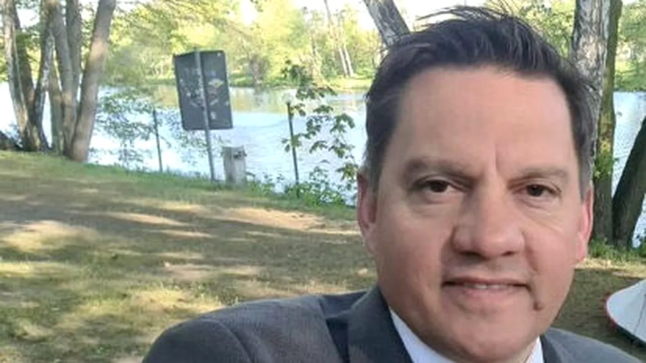 De necrezut! Unde doarme acest PARLAMENTAR, când vine cu treburi în capitală, deși câștigă 10.000 de euro pe lună