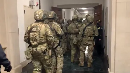 Stare de asediu la Washington! A fost descoperită o bombă la sediul Partidului Republican. Trupe SWAT ale FBI intră în Capitoliu în forță! (VIDEO)