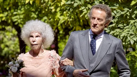 Ducesa de Alba (86 de ani), la plajă cu soțul ei cu 25 de ani mai tânăr