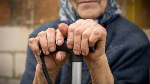 Studiu: Peste jumătate dintre pensionarii din România se simt excluși din punct de vedere financiar și social. Care e starea lor de sănătate