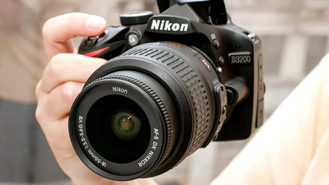 Nikon D3200 - DSLR accesibil, cu senzor de 24 MP și filmare Full HD