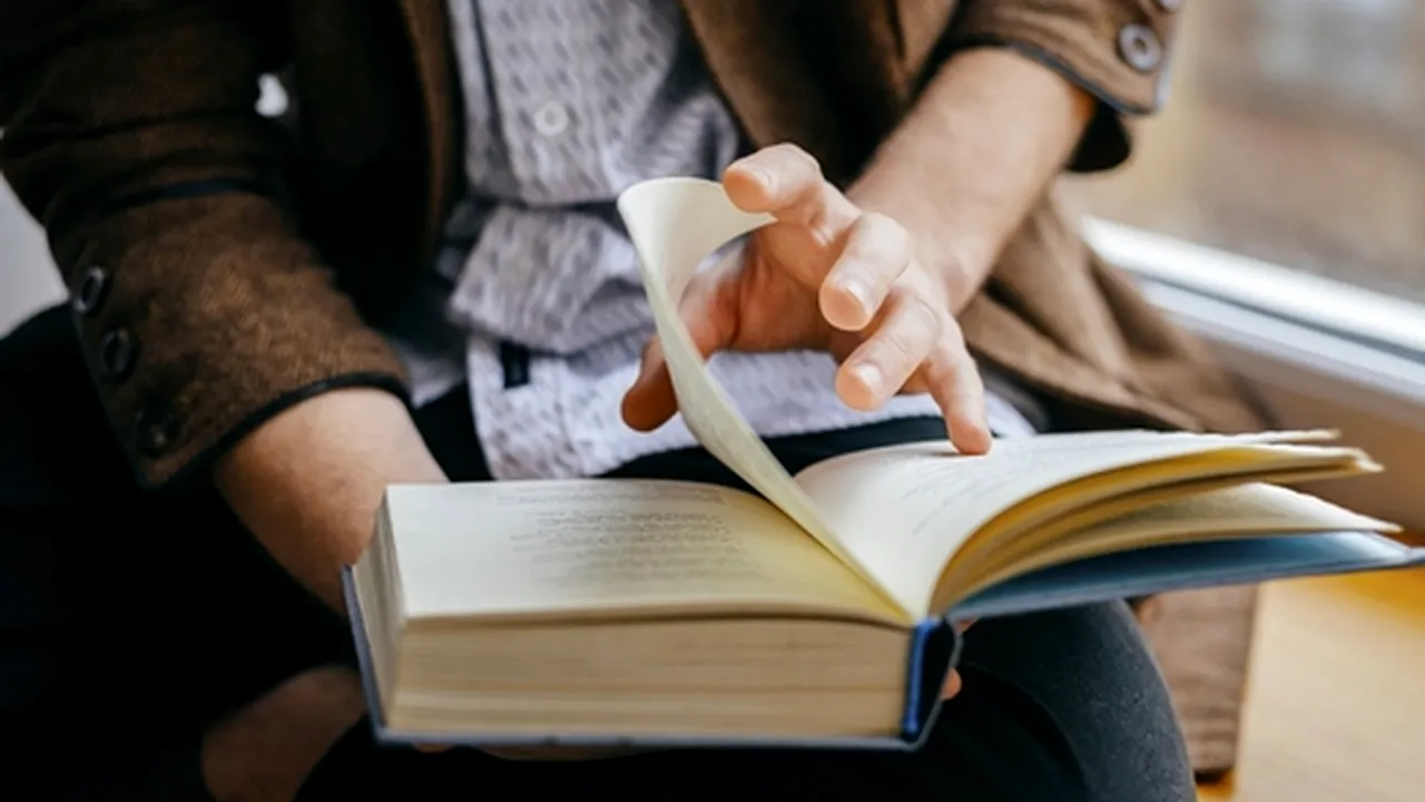 Cum a reușit un tânăr să devină autor de bestseller în 5 minute fără ca măcar să scrie vreo carte