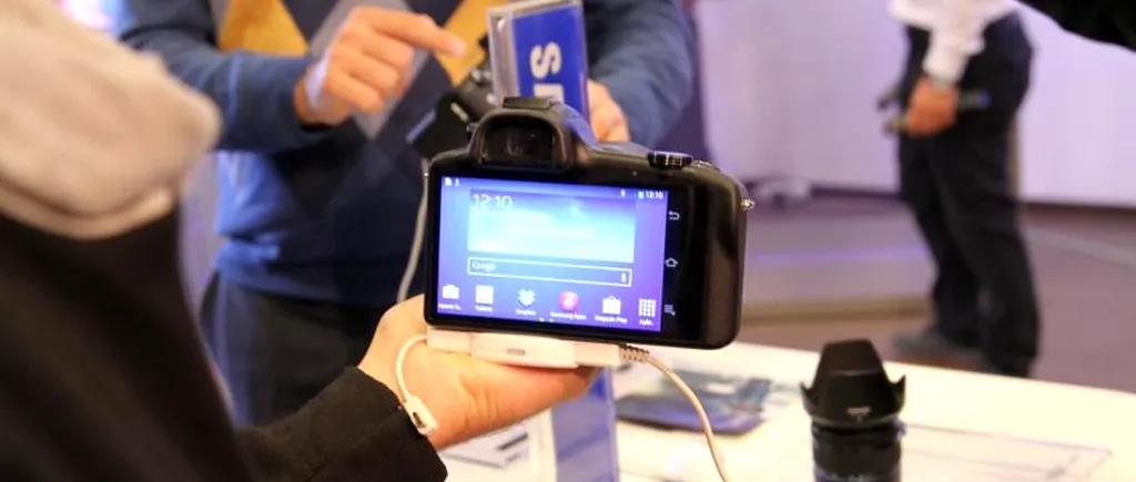 Samsung a lansat în România camera Galaxy NX, cu conexiune 4G și obiective interschimbabile