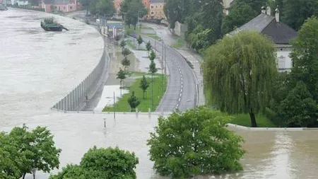 FOTO: Cum se apără austriecii împotriva inundațiilor. 