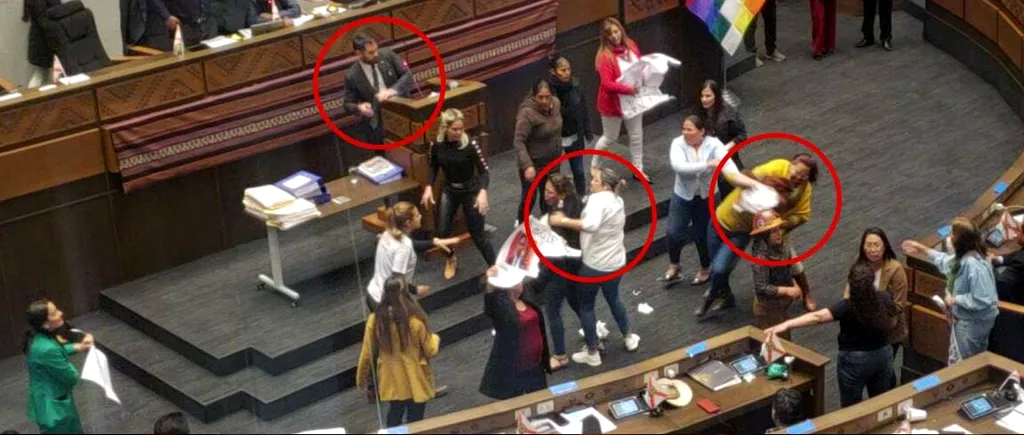 Scandal de zile mari în Parlamentul Boliviei! Mai multe deputate s-au tras de păr și s-au bătut cu pumnii și picioarele. De la ce a pornit totul