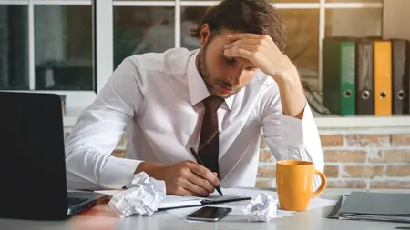 Angajații români, tot mai NEMOTIVAȚI la locul de muncă. 60% dintre aceștia nu se simt apreciați