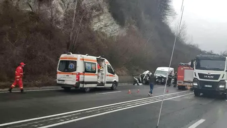 Accident mortal pe DN1, între Comarnic și Nistorești. Un taximetrist și-a pierdut viața, după impactul cu o dubă