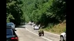 Un motociclist senior sirian blocat în trafic pe Transfăgărășan a fost mușcat de un urs pieton