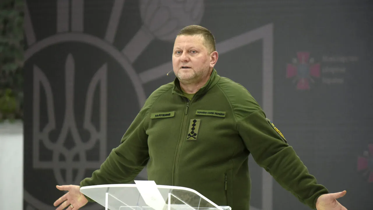 The Times: „Lupta lui Zelensky pentru supraviețuire este mai personală ca niciodată. Valeri Zalujnîi l-ar putea înlocui pe liderul de la Kiev”