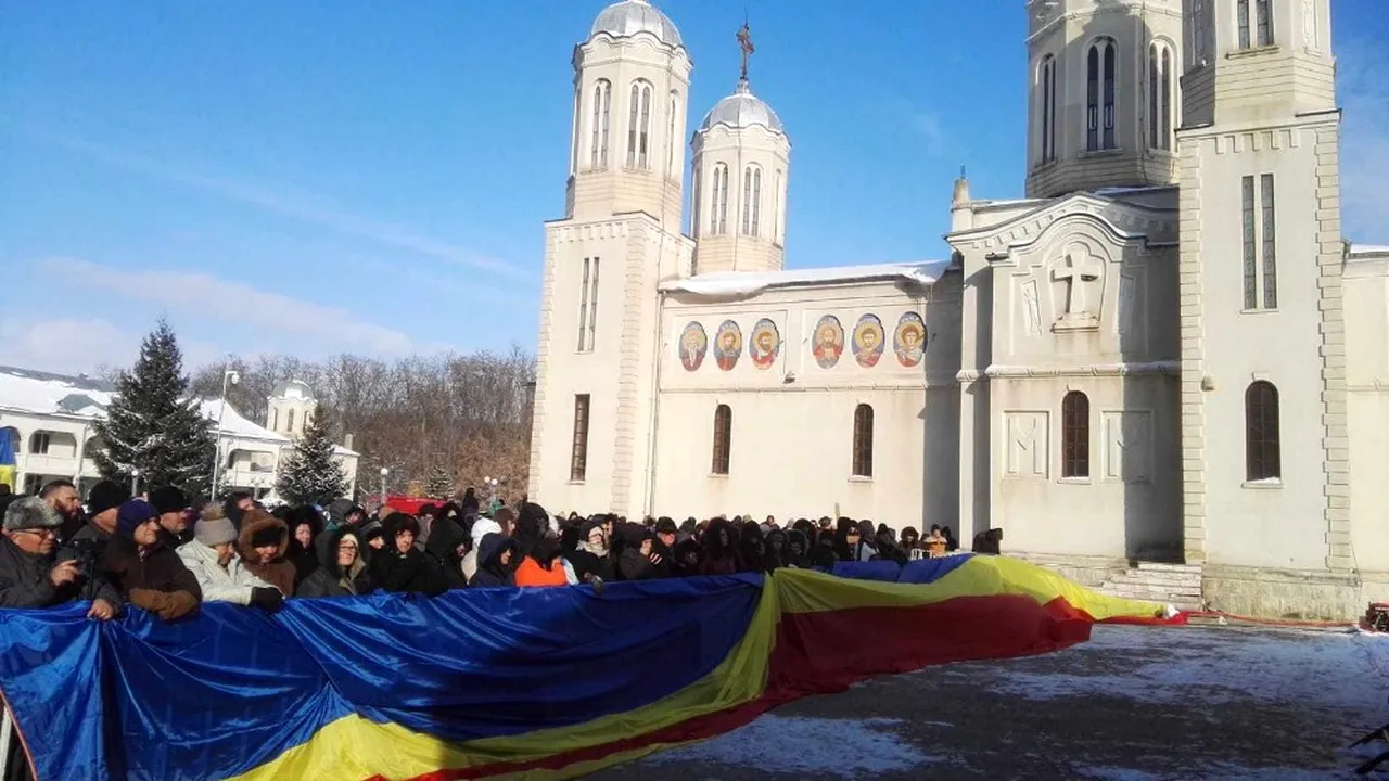 Sfântul Andrei, sărbătorit de mii de pelerini, în PEȘTERĂ, la Constanța