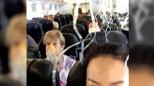 VIDEO. Un avion cade în gol 6.000 de metri. Pasagerii și-au luat adio unii de la alții și de la rude și prieteni. Cel mai tare plângea echipajul avionului