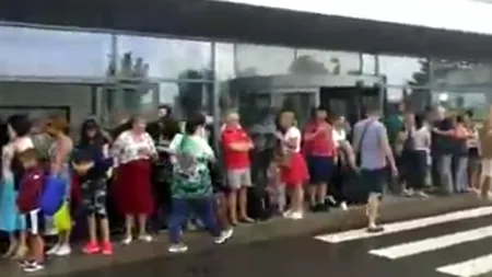 Peste 400 de persoane, evacuate de urgență de pe aeroportul din Sibiu