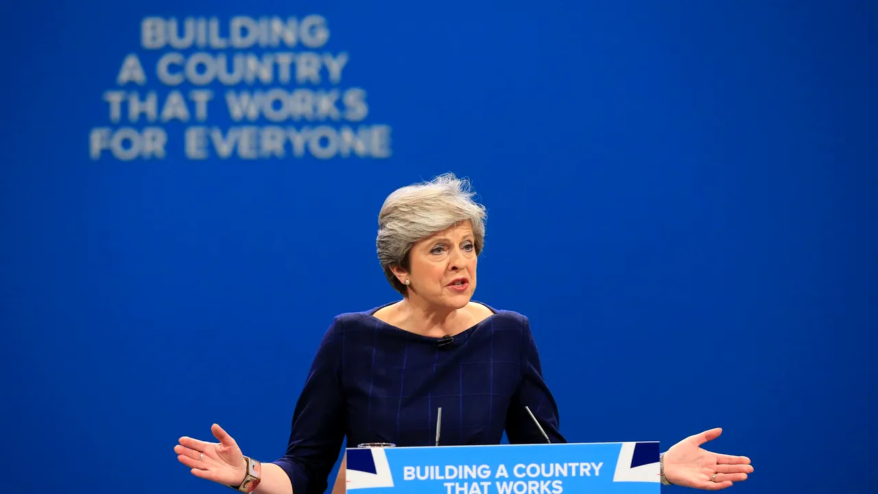 Scrisoarea directă a Theresei May pentru cetățenii UE care trăiesc în Marea Britanie. Documentul care vizează peste 200.000 de români