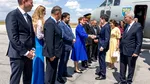 Președintele României, Nicușor Dan, a aterizat la Ankara, unde va participa la Summitul NATO. Șeful statului și partenera sa, Mirabela Grădinaru, au fost întâmpinați oficial de o delegație a Turciei