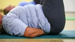 Un bărbat a murit ASFIXIAT, după ce a fost strivit de soția sa obeză. Femeia a căzut peste el şi nu s-a mai putut ridica