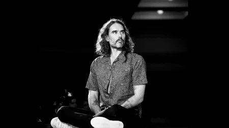 Actorul Russell Brand, fostul soț al lui Katy Perry,  se confruntă cu noi acuzaţii de agresiune sexuală şi VIOL