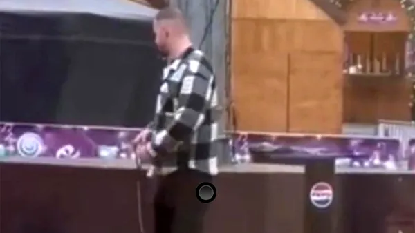 Ce animal de companie are acest bărbat din Cluj-Napoca. A ieșit cu el, în lesă, și imaginile au devenit virale