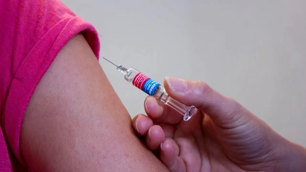 Medicii avertizează: NU subestimați rolul imunizării antigripale! Redeschiderea școlilor, un pericol pentru copii!