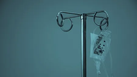 Tratament inuman aplicat unei paciente decedate în Spitalul Constanța: I-au aruncat cu mâncarea pe care a primit-o ca s-o mănânce. “Prezenta urme de violenţă, dar şi urme de legare la mâini”