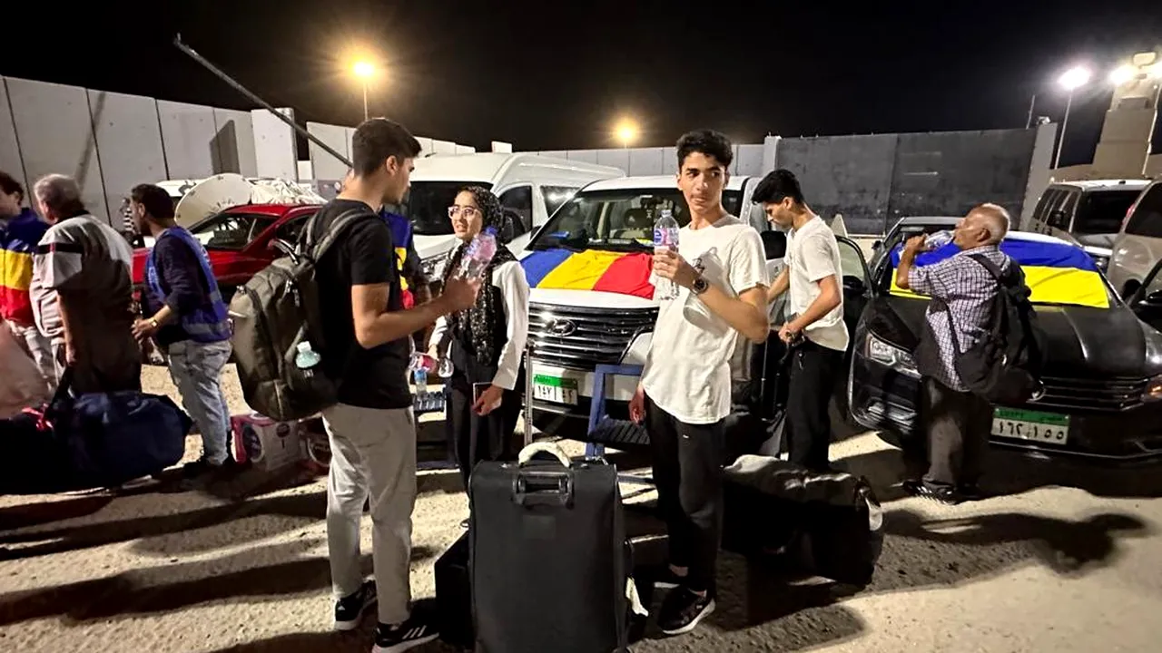 Primele imagini cu românii evacuați din Fâșia Gaza - GALERIE FOTO