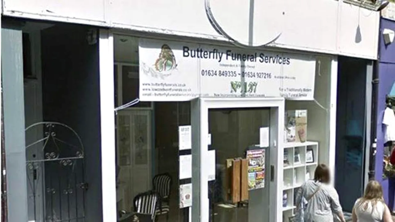 Un bărbat a furat CADAVRUL soacrei sale de la pompe funebre, după ce patroana firmei respective nu a mai dat niciun semn de viață