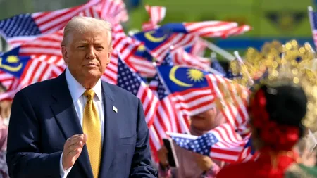 Dans, cântece și voie bună la plecarea lui Trump din Malaezia. Presedintele SUA a ajuns in Japonia