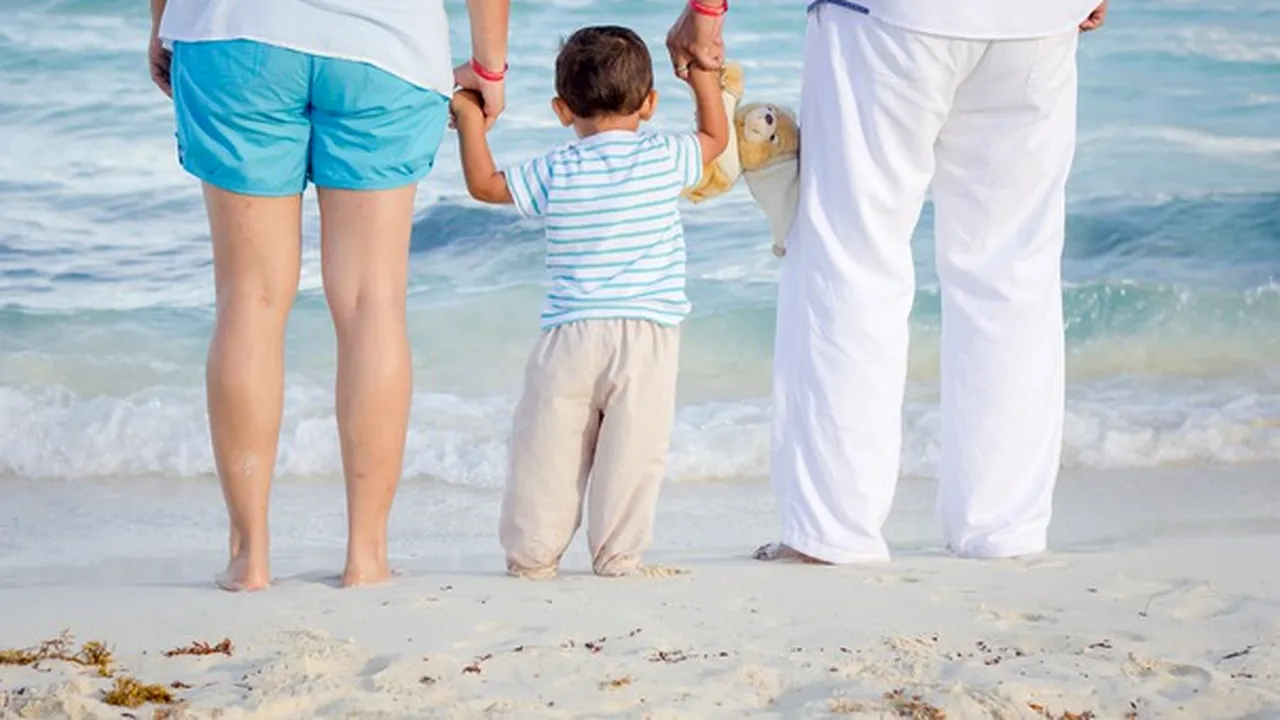 La ce ÎNTREBARE sunt chemați SĂ RĂSPUNDĂ românii la REFERENDUMUL pentru redefinirea familiei. Guvernul aprobă organizarea scrutinului pe 6 și 7 octombrie 2018