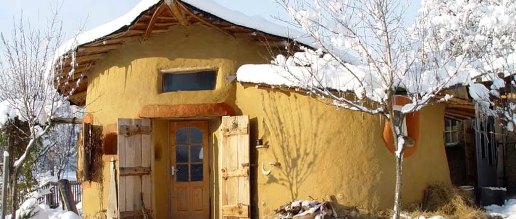 O casă ecologică din România, în topul 10 al celor mai reușite locuințe cob din lume. Ce este cob-ul
