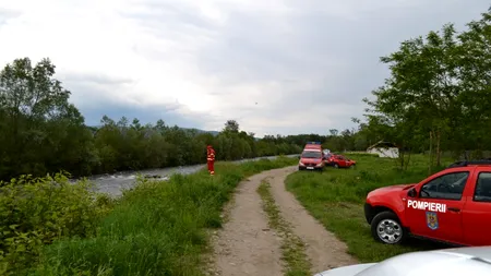 Câinii care îl căutau pe copilul dispărut în Hunedoara s-au oprit pe malul Râului Strei