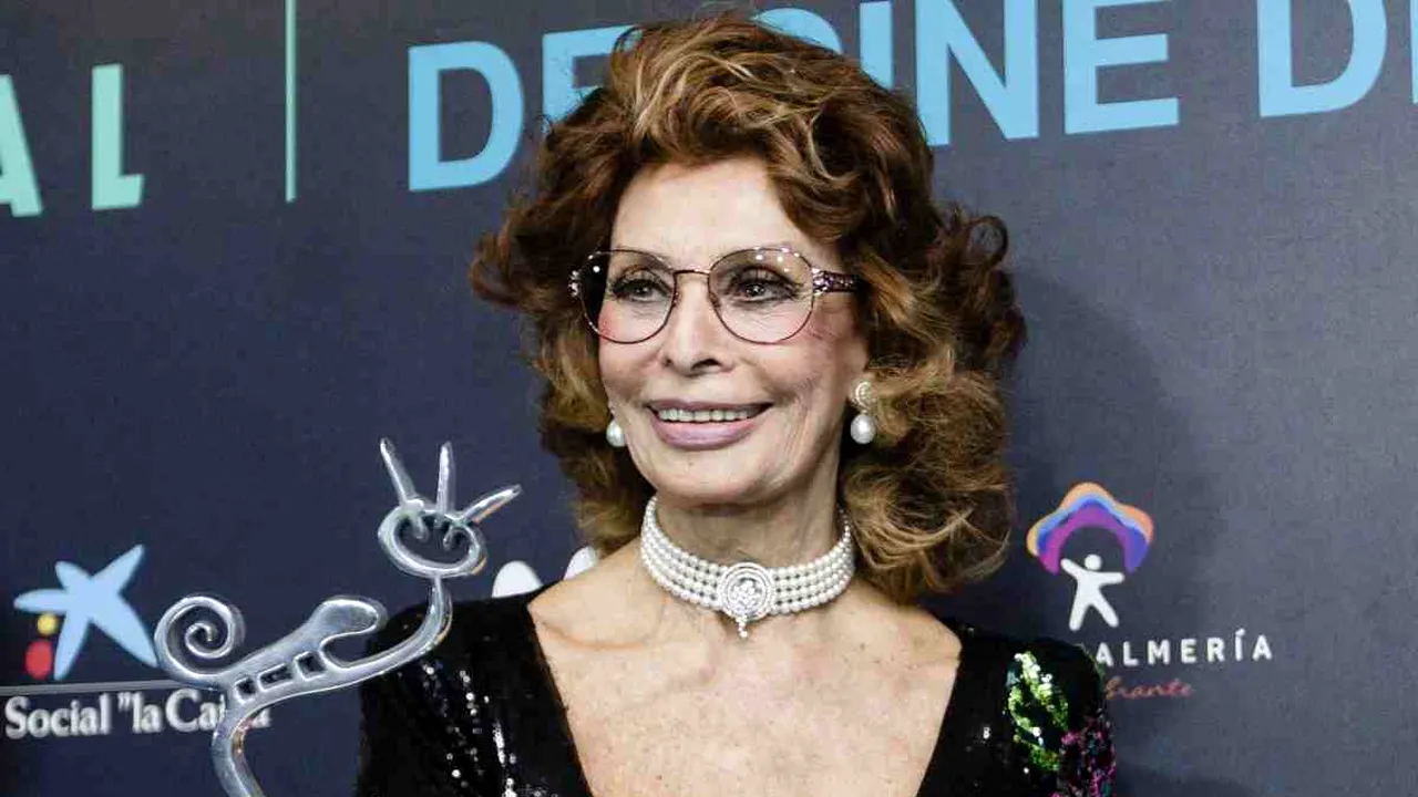 Actrița Sophia Loren, dusă de URGENȚĂ la spital. Are mai multe fracturi, după ce a căzut în baie