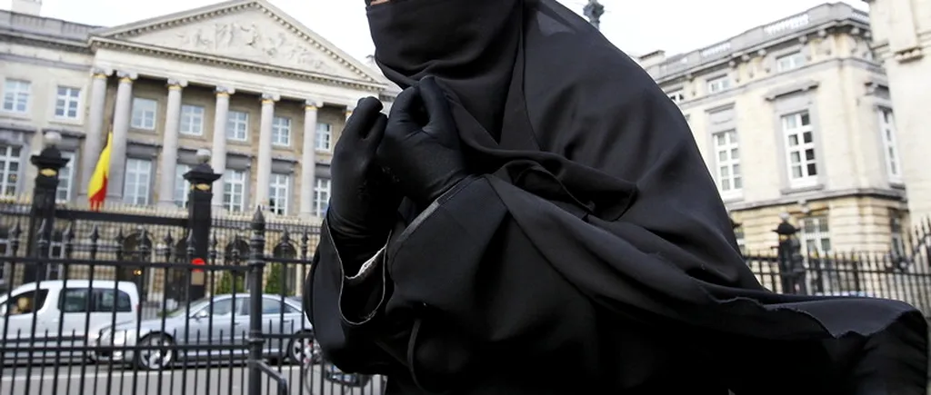 Austria a interzis purtarea vălului islamic în școlile primare