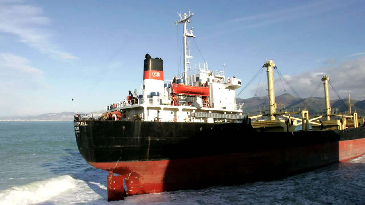 Echipajul unei nave care are comandant român, reținută în Marea Britanie, a fost eliberat