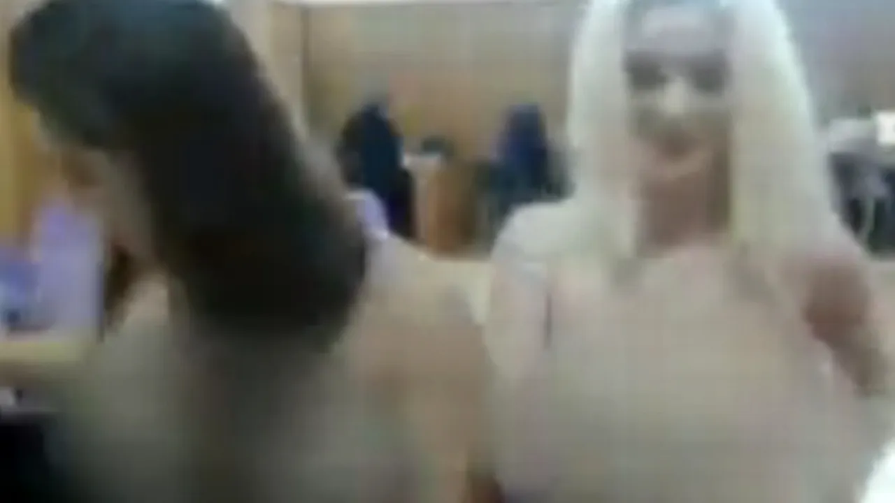 Scandal în Republica Moldova: mai multe tinere au fost prinse că făceau videochat în bibliotecă și cafenea