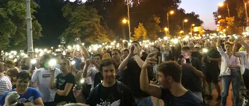Protest 10 august | Protestatarii au ajuns lângă trotuarul din fața Guvernului -VIDEO